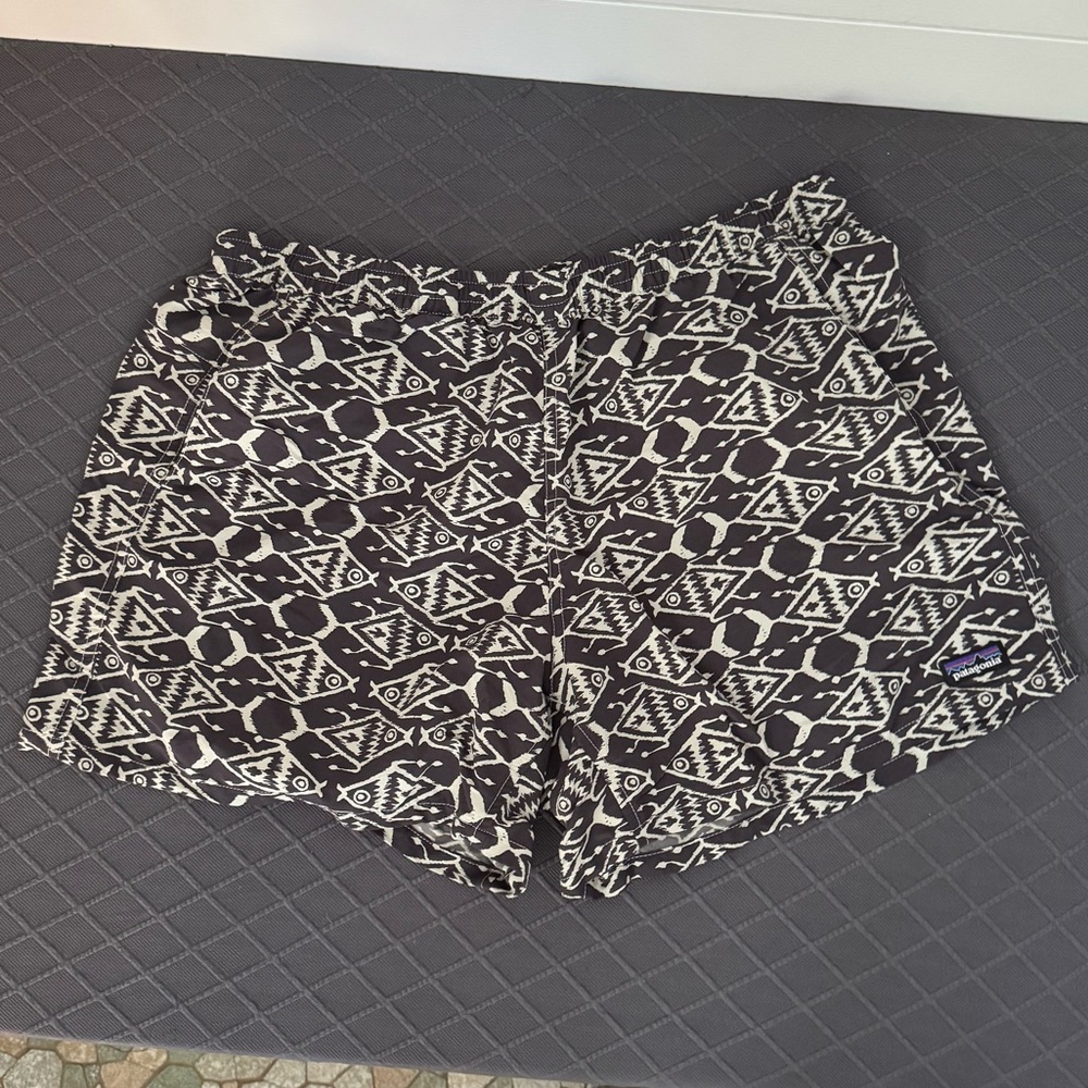 Patagonia Black and White Geometric Women's Athletic Shorts, Women’s L